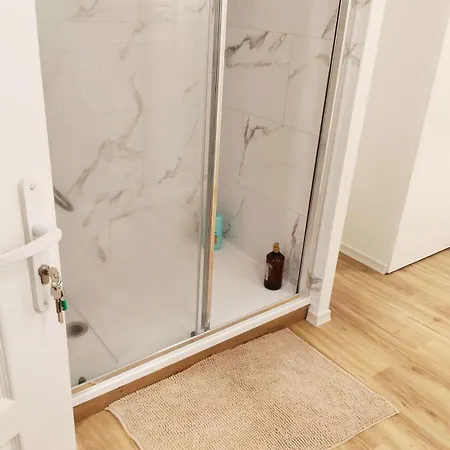 Petit Avec Et Sauna Communs A 2 Pas De La Place Dalton Apartamento