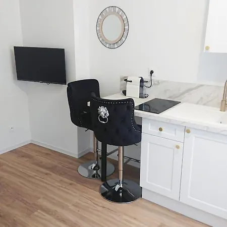 Petit Avec Et Sauna Communs A 2 Pas De La Place Dalton