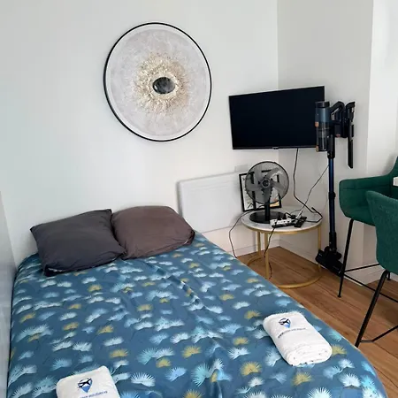 Petit Avec Et Sauna Communs A 2 Pas De La Place Dalton アパート *