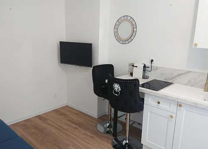 Petit à 2 Pas De La Place Dalton Appartamento *